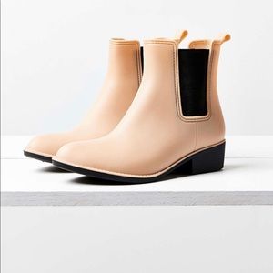 Urban Outfitters Dora Rain Boots Size 8